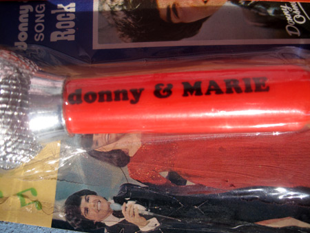 donny-&-marie-microphone_4695