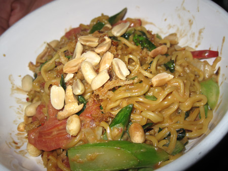 Indonesian-peanut-noodles_6616