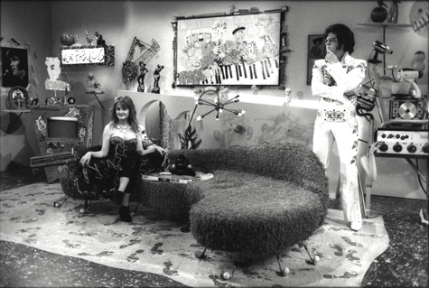 elvis-&-julie-Brown-on-couch