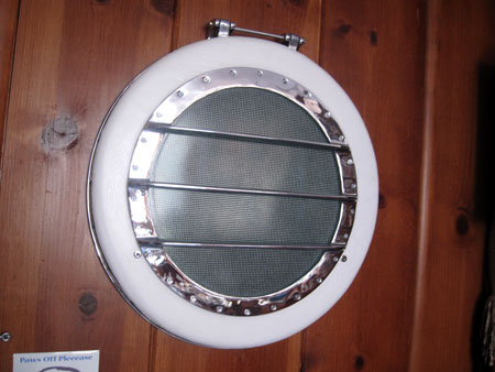 porthole-closet_6100