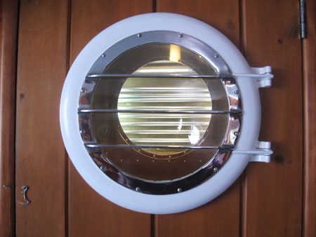 porthole-sub_6099