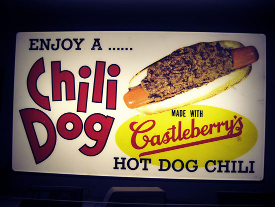 chili-dog-lighted-sign2_2500