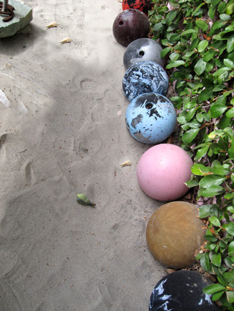 bowling-balls-in-sand_4323