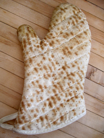 matzoh-oven-mitt_3362