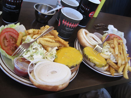 johnnies-hamburger_0852